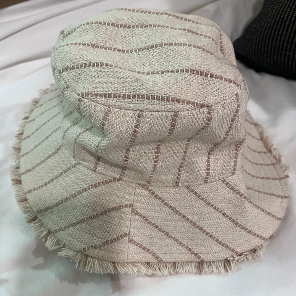 adjustable bucket hat! neutral colors